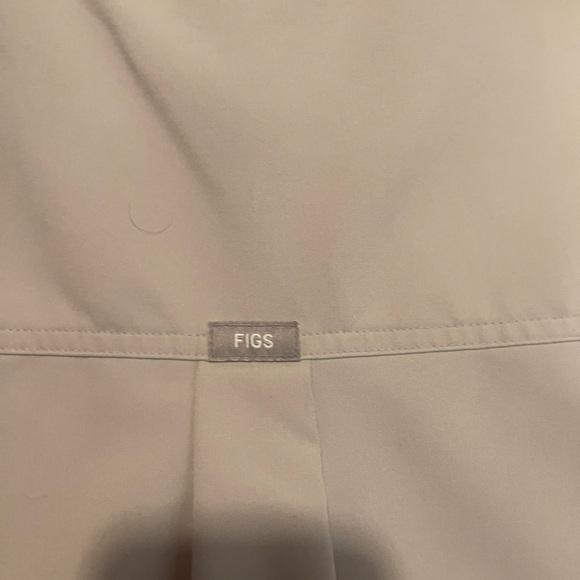 Figs scrub set tan stone color with neon yellow tie Womens size Medium - Picture 7 of 10